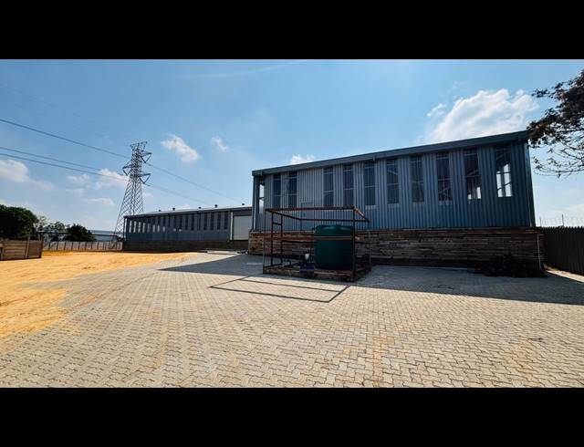 3,740M² WAREHOUSE TO LET IN CHAMDOR